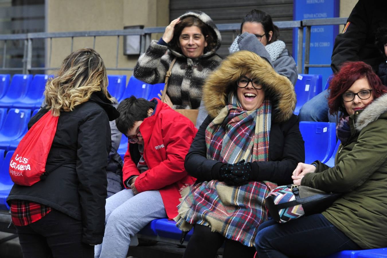 La lluvia y el viento desapacible deslucieron el lunes el segundo desfile de comparsas del Carnaval de Cabezo de Torres