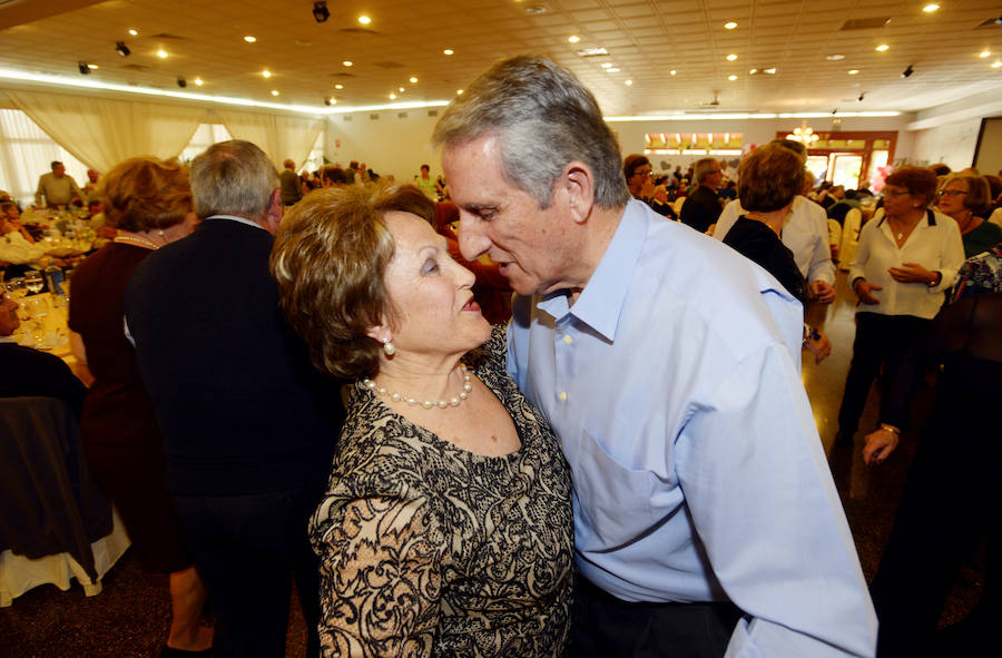 En el Jardín Botánico de la ciudad portuaria se ha celebrado una comida de convivencia, un Baile de los Enamorados y se ha homenajeado a la pareja de mayor edad