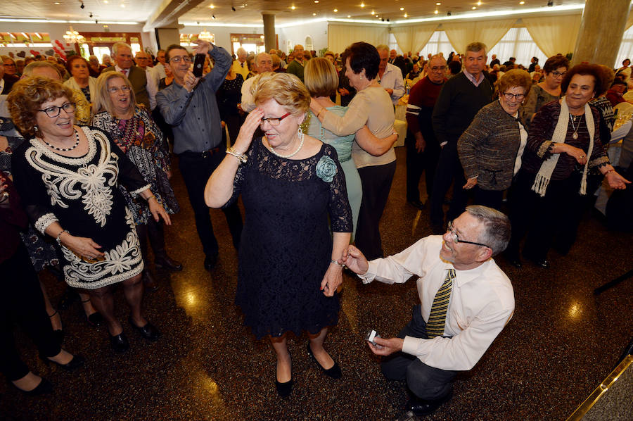 En el Jardín Botánico de la ciudad portuaria se ha celebrado una comida de convivencia, un Baile de los Enamorados y se ha homenajeado a la pareja de mayor edad