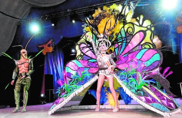 El Carnaval de Santiago de la Ribera arrancó el pasado sábado con el pregón y la coronación de las reinas.