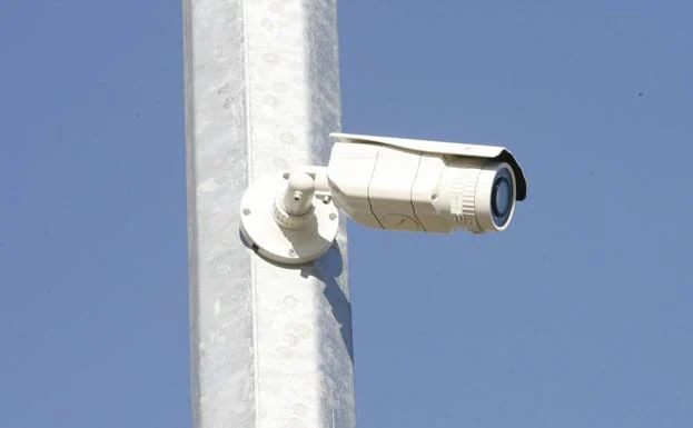 Una cámara de videovigilancia instalada en la ciudad de Murcia.