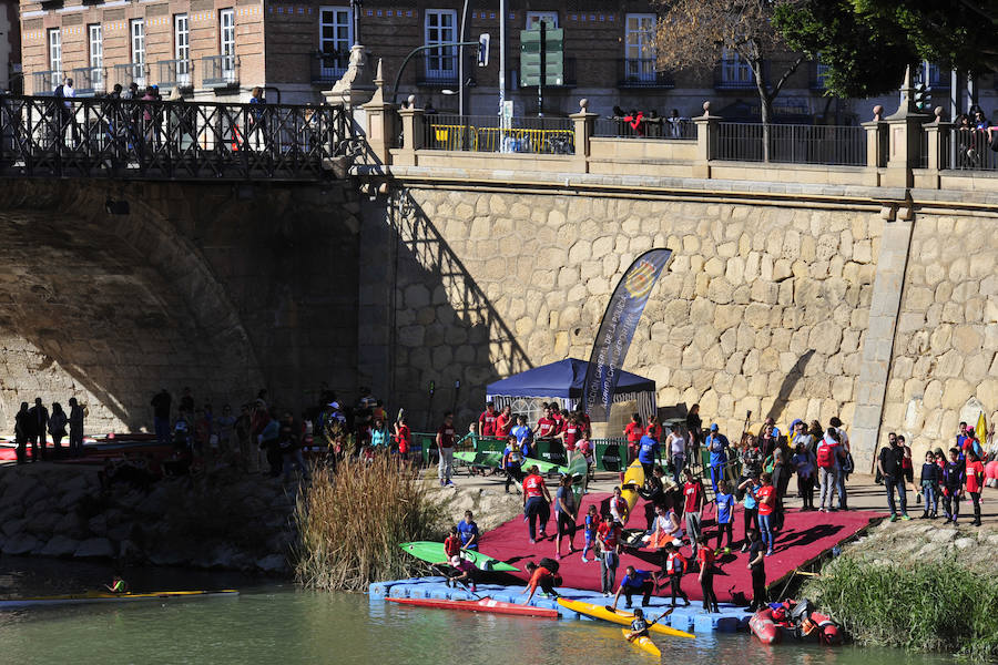El Murcia Remo venció al equipo de la Policía Nacional en una carrera de barcos dragón