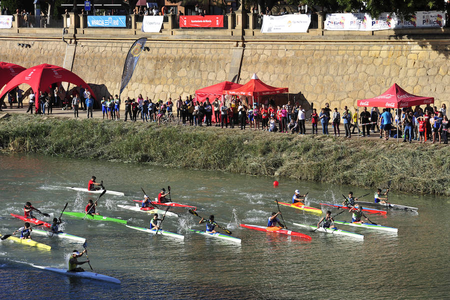 El Murcia Remo venció al equipo de la Policía Nacional en una carrera de barcos dragón