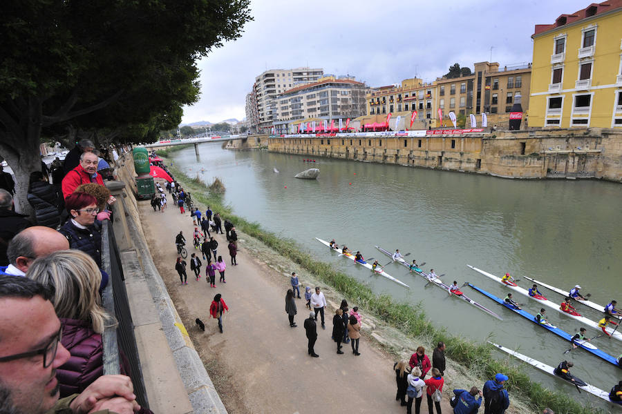 Más de 700 participantes recorren las aguas del río Segura