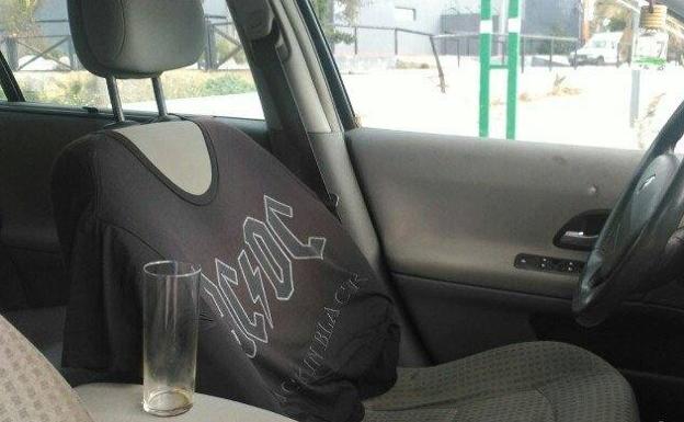 Interior del coche de un detenido por cuadriplicar la tasa de alcohol permitida al volante. 