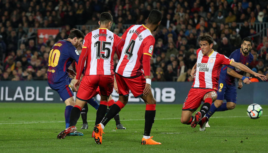 El conjunto de Valverde arrolla al Girona para afianzarse en el liderato. Tres goles de Suárez, un doblete de Messi y un gol de Coutinho neutralizaron el gol inicial de Portu. 