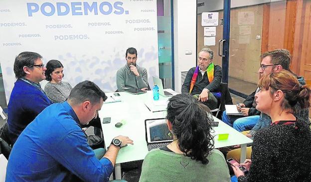 Pedro Arrojo -tercero por la derecha- en la reunión del pasado viernes.