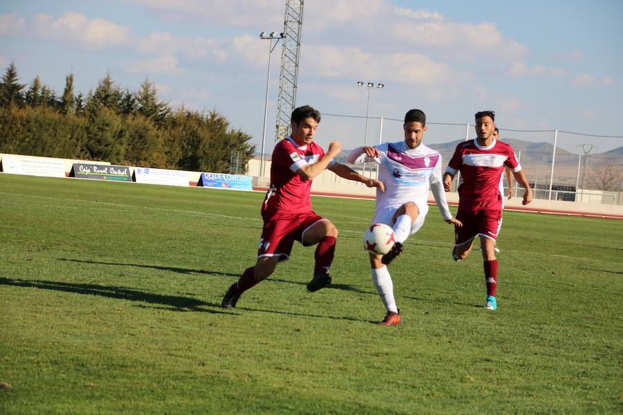 Un gol mal anulado a los locales evita la victoria de conjunto de Pato, que fue superior a su rival