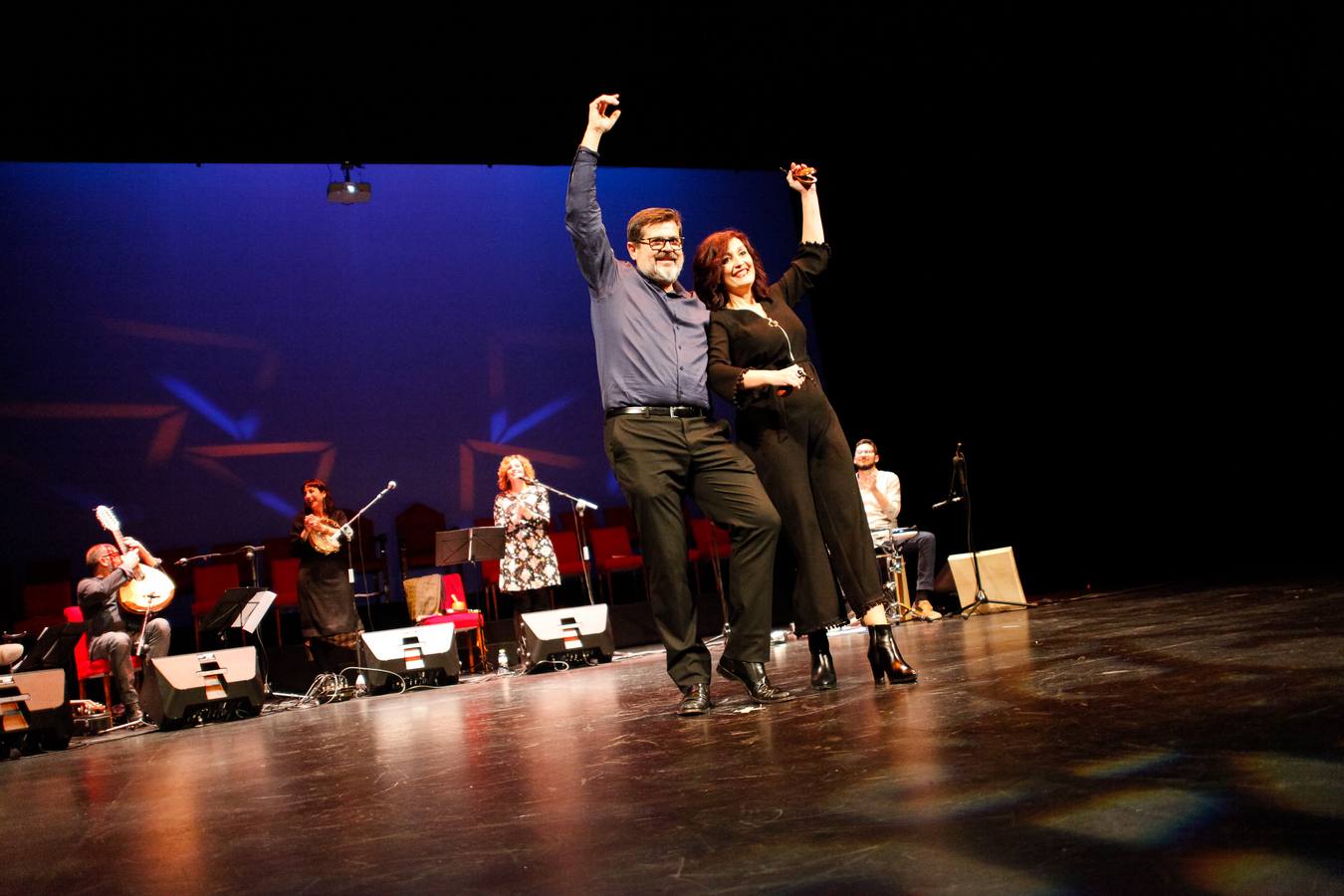 La Federación de Peñas Huertanas rindió homenaje a las Reinas de la Huerta salientes y a sus respectivas cortes de honor durante una gala celebrada en en el Teatro Romea