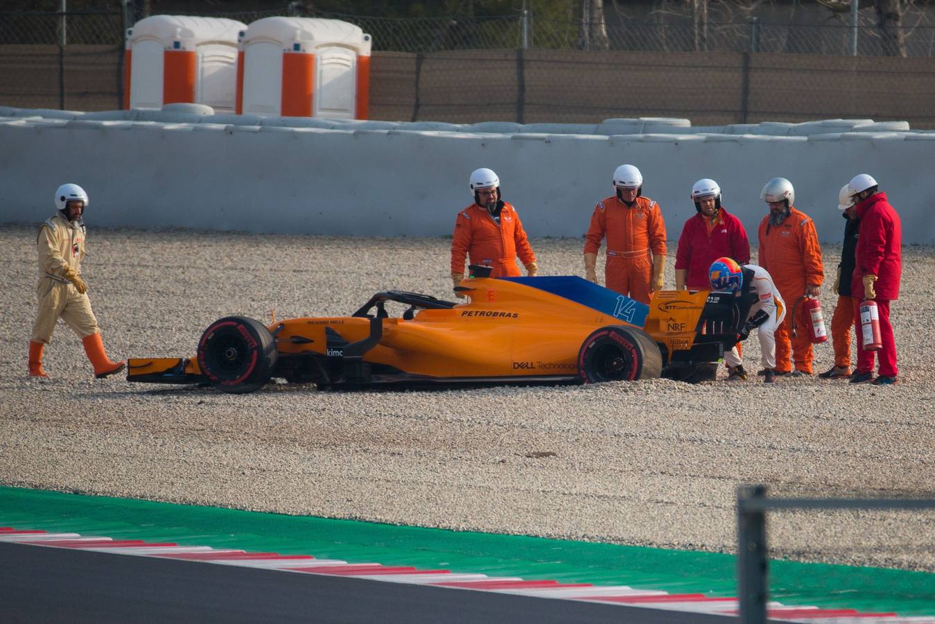 Fernando Alonso está probando su MCL33 en los primoers test de la temporada en el circuito de Montmeló.