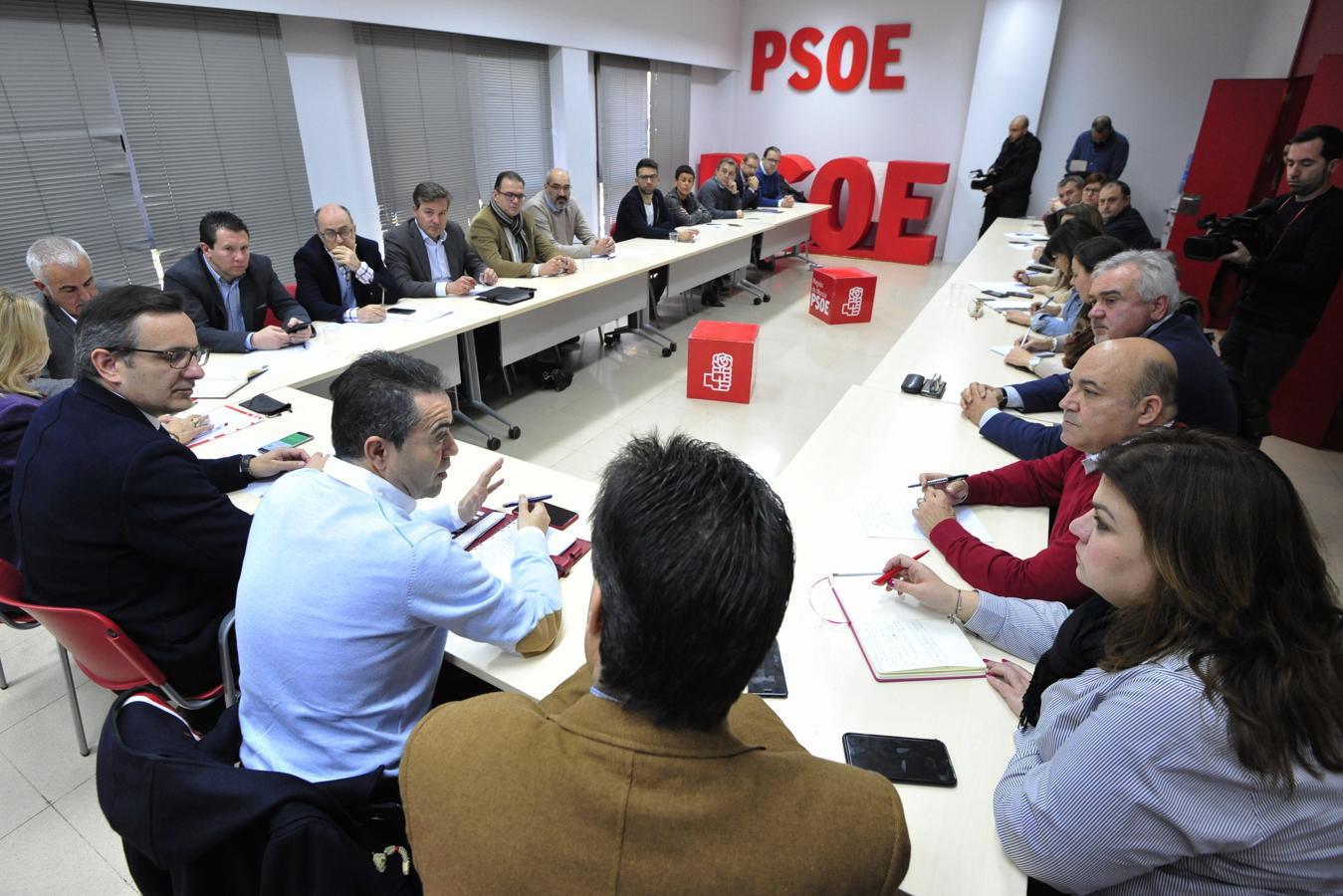 Reunión de los alcaldes socialistas de la Región con el secretario general del partido, Diego Conesa.