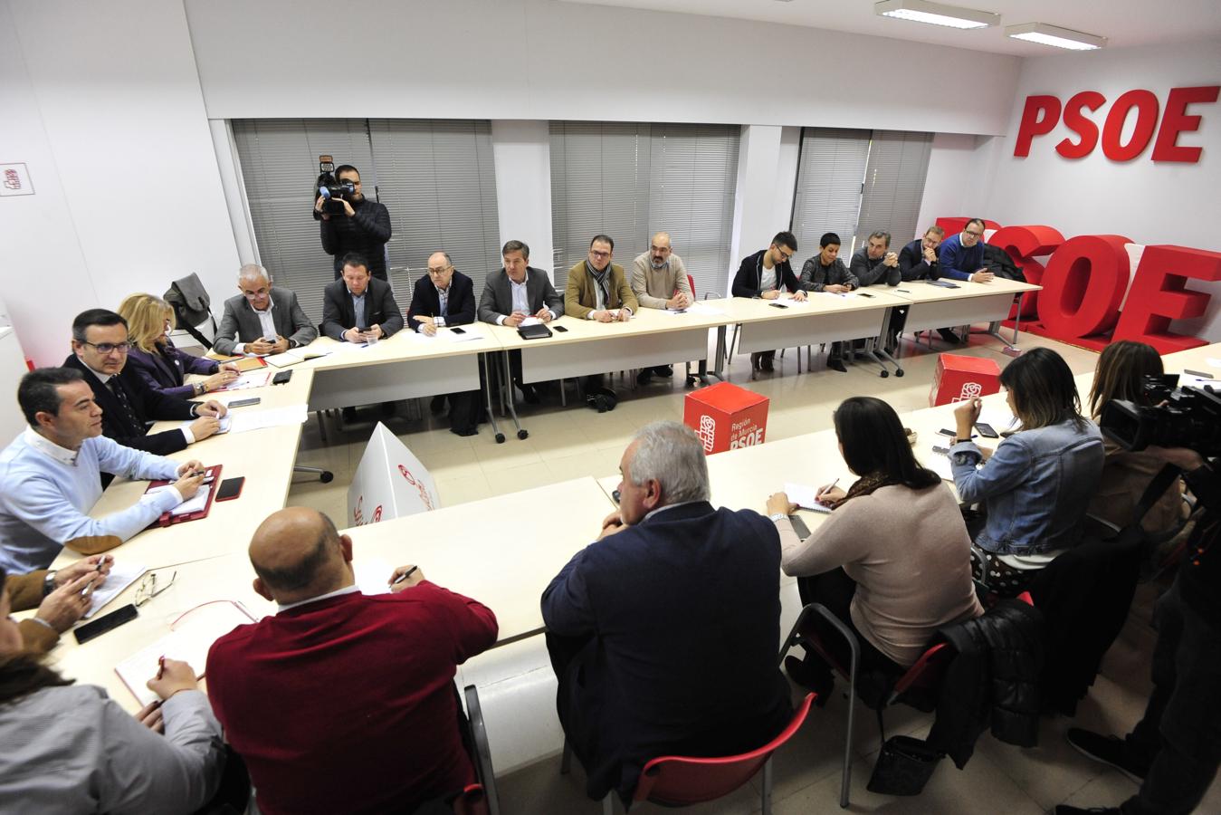 Reunión de los alcaldes socialistas de la Región con el secretario general del partido, Diego Conesa.