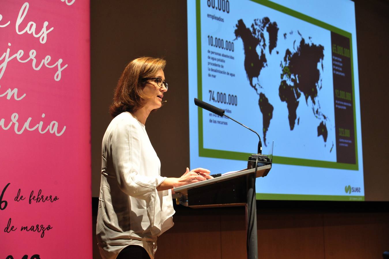 Más de 400 personas abarrotan la Sala Miguel Ángel Clares del Auditorio de Murcia para reconocer el papel de las féminas