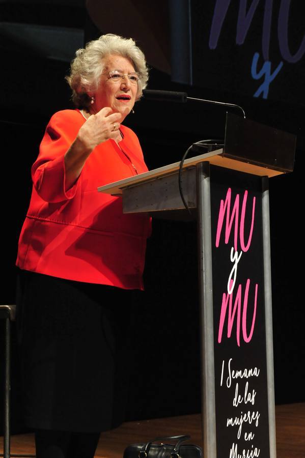 La presidenta de la Asociación Thader Consumo reclama la conciliación real y la cotización de las amas de casa para lograr la igualdad