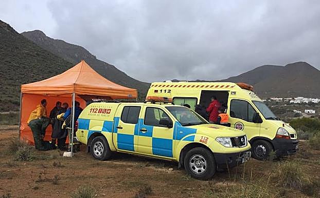 Los servicios de emergencias en el dispositivo de búsqueda.