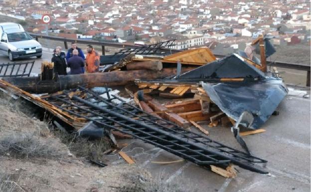 Imagen principal - Daños en los molinos de Consuegra.