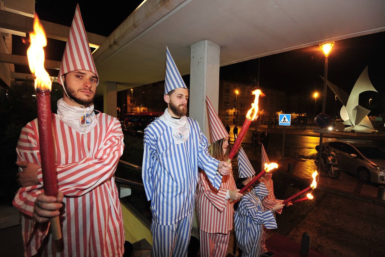 Casi mil personas celebran la tradicional cena de gala del Entierro de la Sardina