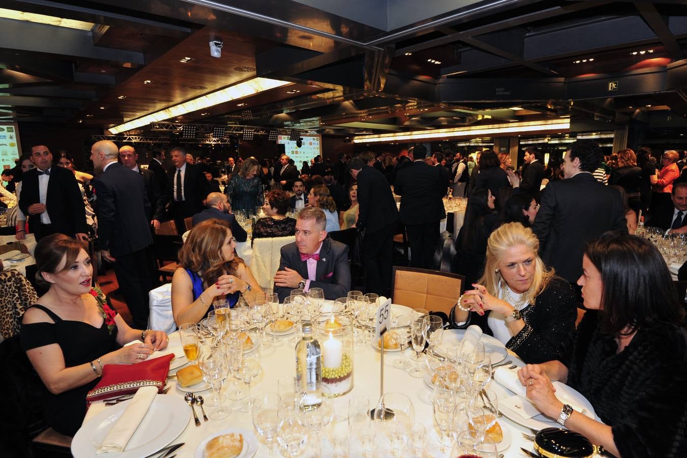 Casi mil personas celebran la tradicional cena de gala del Entierro de la Sardina