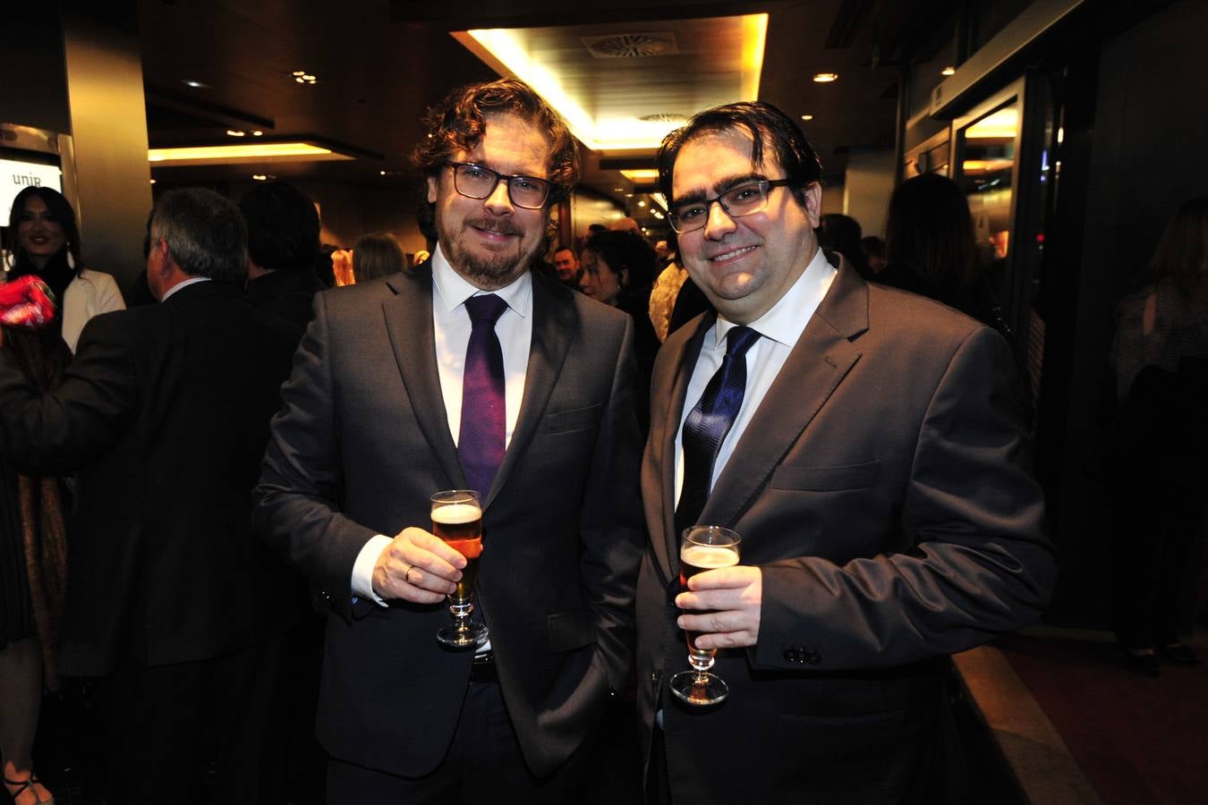 Casi mil personas celebran la tradicional cena de gala del Entierro de la Sardina