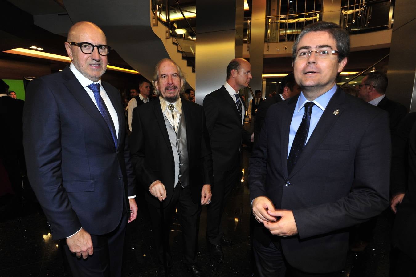 Casi mil personas celebran la tradicional cena de gala del Entierro de la Sardina