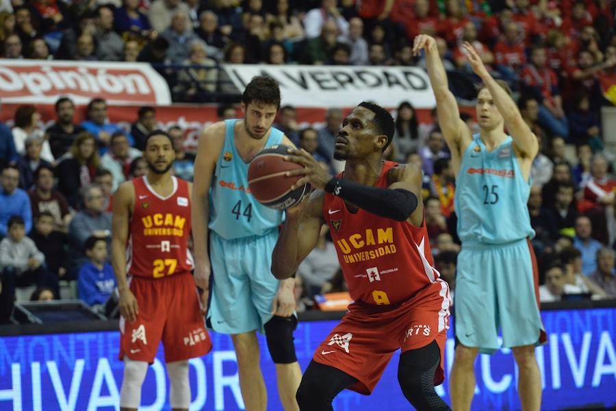 El conjunto de Ibon Navarro peleó hasta el final en el regreso de Lima al Palacio de los Deportes, pero no pudo con la tela de araña de Pesic ni el arbitraje de los últimos minutos