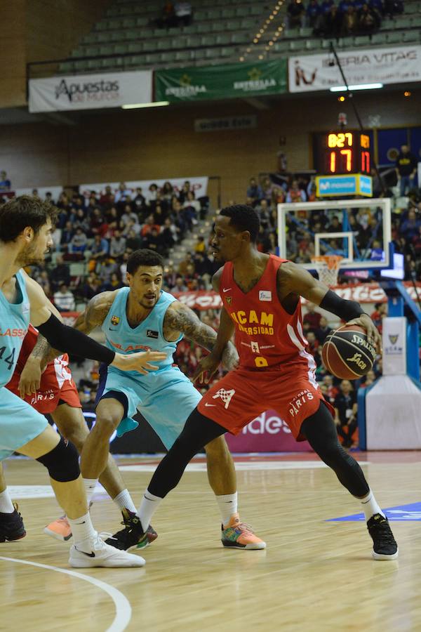 El conjunto de Ibon Navarro peleó hasta el final en el regreso de Lima al Palacio de los Deportes, pero no pudo con la tela de araña de Pesic ni el arbitraje de los últimos minutos