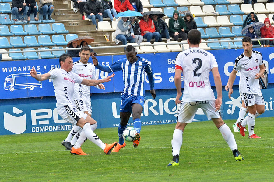 Un penalti de Fran Cruz en el último minuto provoca la decimonovena derrota del Lorca FC, que sigue a 15 puntos de la salvación a falta de 13 jornadas para el final del campeonato