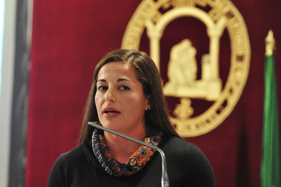 La ministra Sanidad, Servicios Sociales e igualdad sitúa, en un acto de la UCAM, al empleo como «la mejor herramienta» para lograr la equiparación