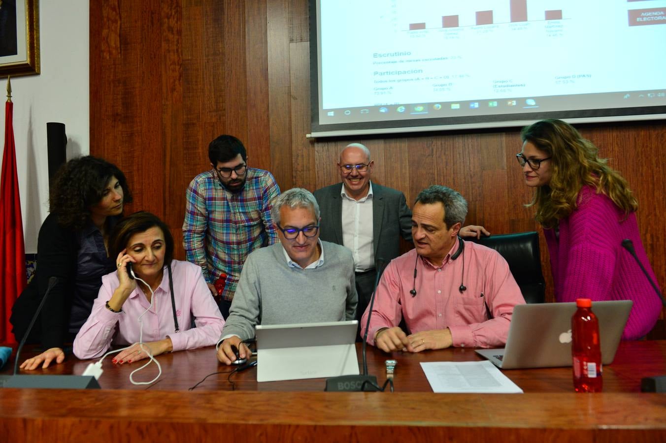 El catedrático de la Facultad de Ciencias del Trabajo y presidente del Consejo Económico y Social (CES), José Luján, se impuso con autoridad en la elecciones al Rectorado de la Univerdidad de Murcia, donde logró el 34,56% de los apoyos.