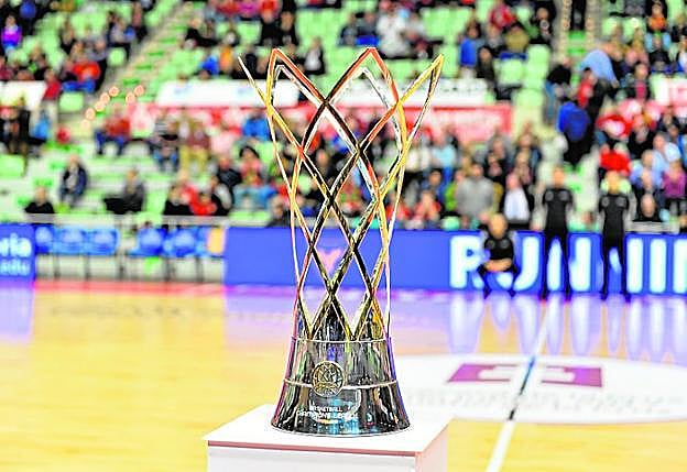 El trofeo de la Champions, en el Palacio, ayer.