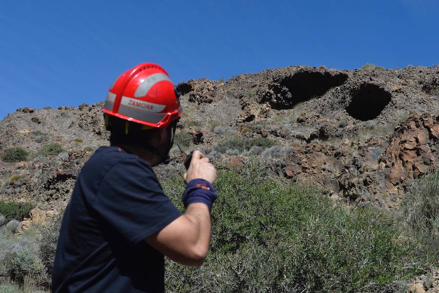 Un total de 169 efectivos de Bomberos, Policía Local, Protección Civil, Servicios de Emergencias y Policía Nacional de la Región acuden a Níjar, desde el pasado día 2, para trabajar voluntariamente en la búsqueda del niño desaparecido. ‘La Verdad’ les acompañó en el rastreo