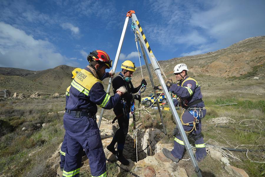 Un total de 169 efectivos de Bomberos, Policía Local, Protección Civil, Servicios de Emergencias y Policía Nacional de la Región acuden a Níjar, desde el pasado día 2, para trabajar voluntariamente en la búsqueda del niño desaparecido. ‘La Verdad’ les acompañó en el rastreo