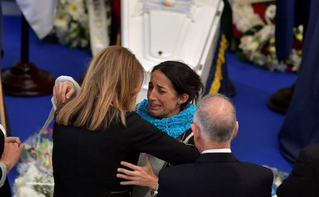 Patricia Ramírez recibe el pésame de Susana Díaz..