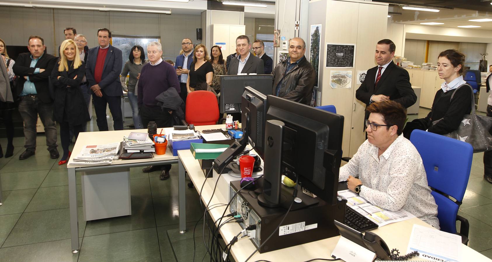 La novena edición del concurso, presentada ayer por la consejera en ‘La Verdad’, amplía el plazo de inscripción hasta el 22 de marzo