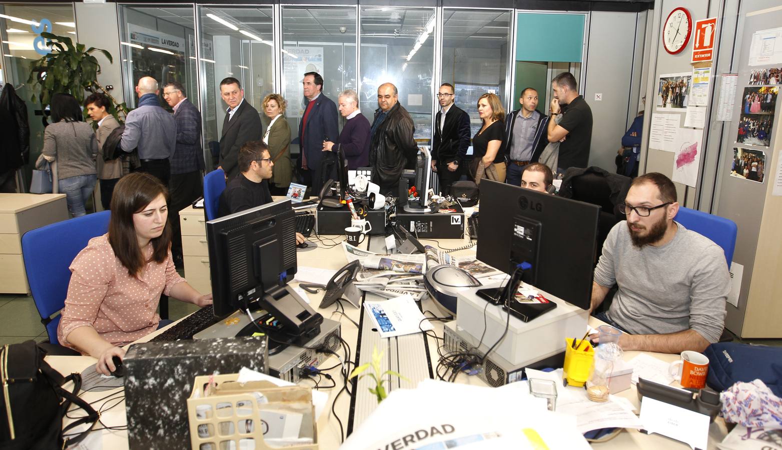 La novena edición del concurso, presentada ayer por la consejera en ‘La Verdad’, amplía el plazo de inscripción hasta el 22 de marzo