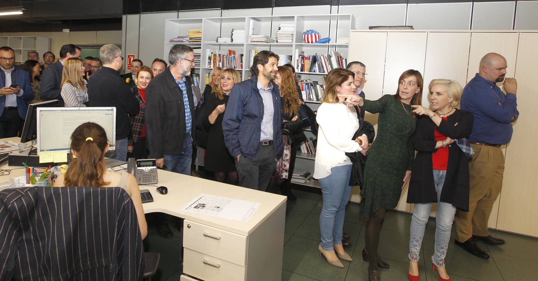 La novena edición del concurso, presentada ayer por la consejera en ‘La Verdad’, amplía el plazo de inscripción hasta el 22 de marzo