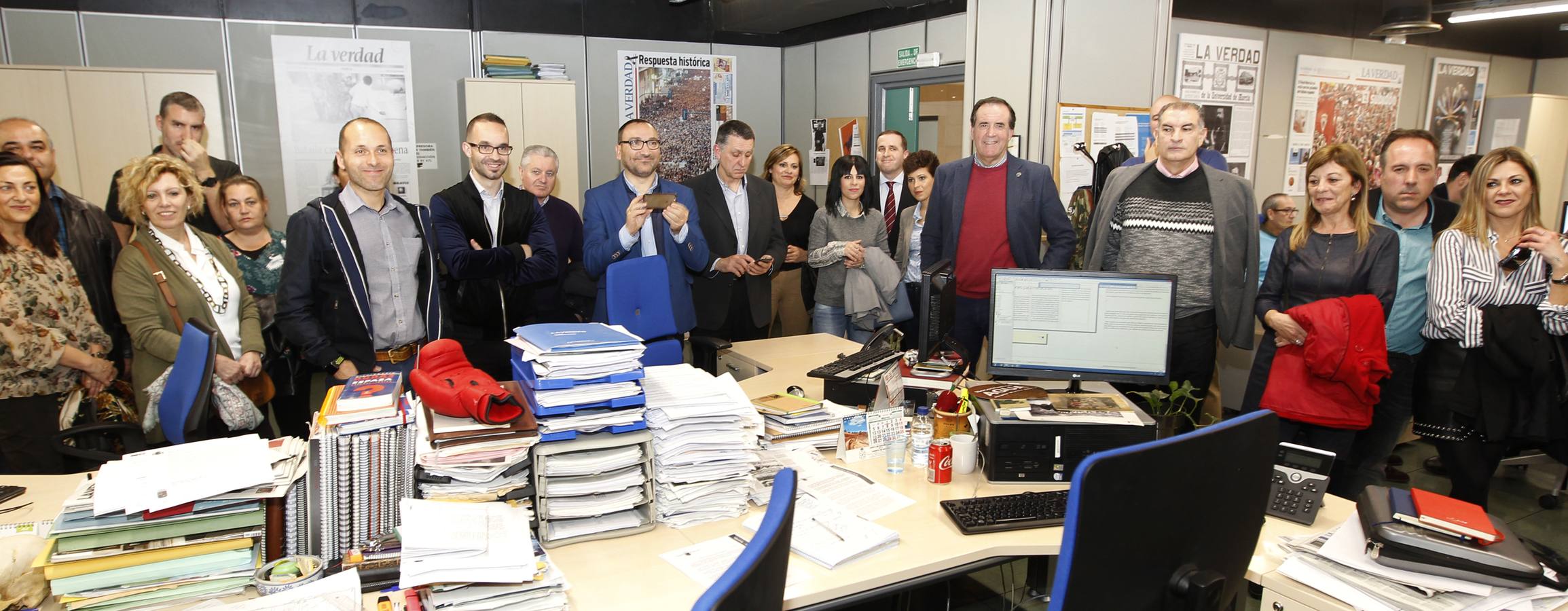 La novena edición del concurso, presentada ayer por la consejera en ‘La Verdad’, amplía el plazo de inscripción hasta el 22 de marzo