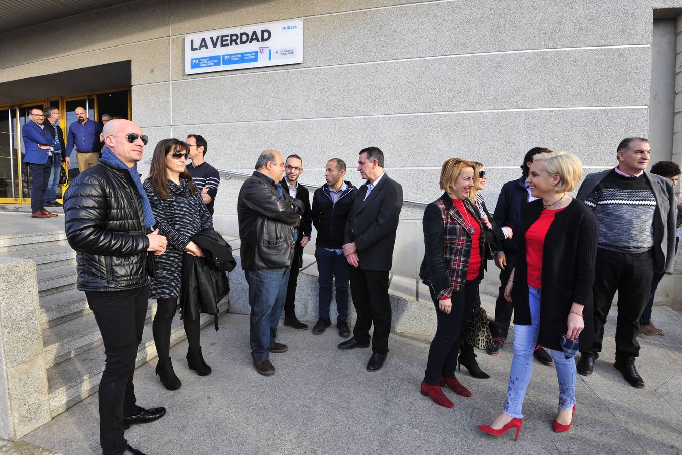 La novena edición del concurso, presentada ayer por la consejera en ‘La Verdad’, amplía el plazo de inscripción hasta el 22 de marzo