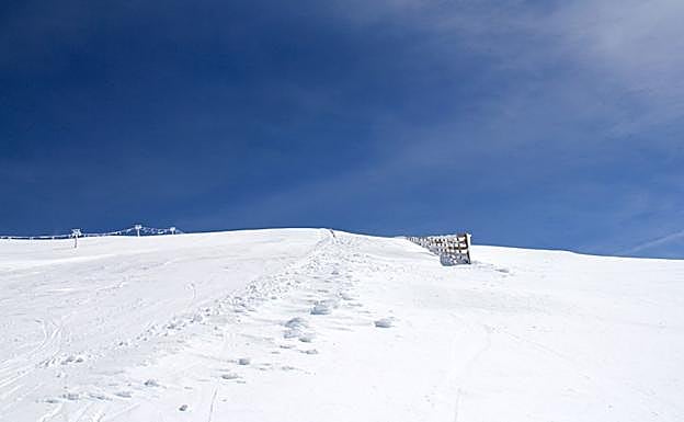Las acumulaciones de nieve son importantes en zonas altas del dominio