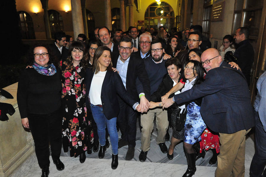 El catedrático de Derecho del Trabajo sustituirá a José Orihuela en el cargo tras imponerse con el 52,8% de los votos a Pedro Lozano en la segunda vuelta de los comicios universitarios