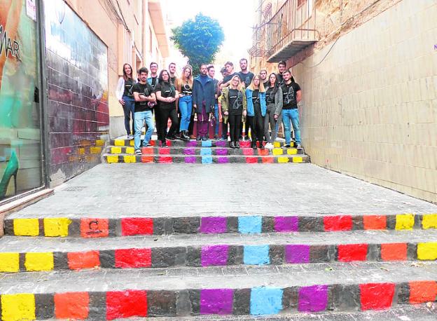 Alumnos del taller de la UPCT, junto al edil de Cultura.