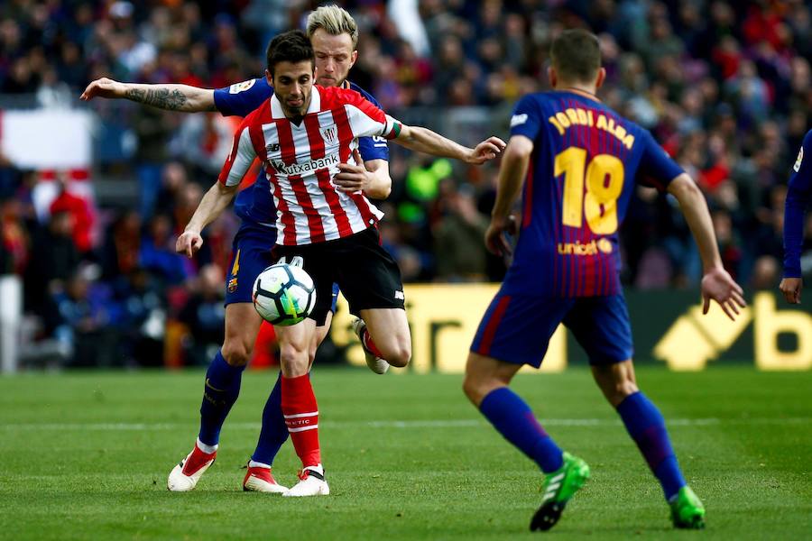 Alcácer y Messi ponen tierra de por medio ante un Athletic que persigue sombras en el Camp Nou.