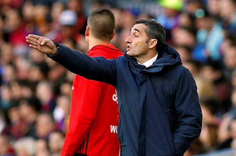 Ernesto Valverde, dando instrucciones durante el partido.