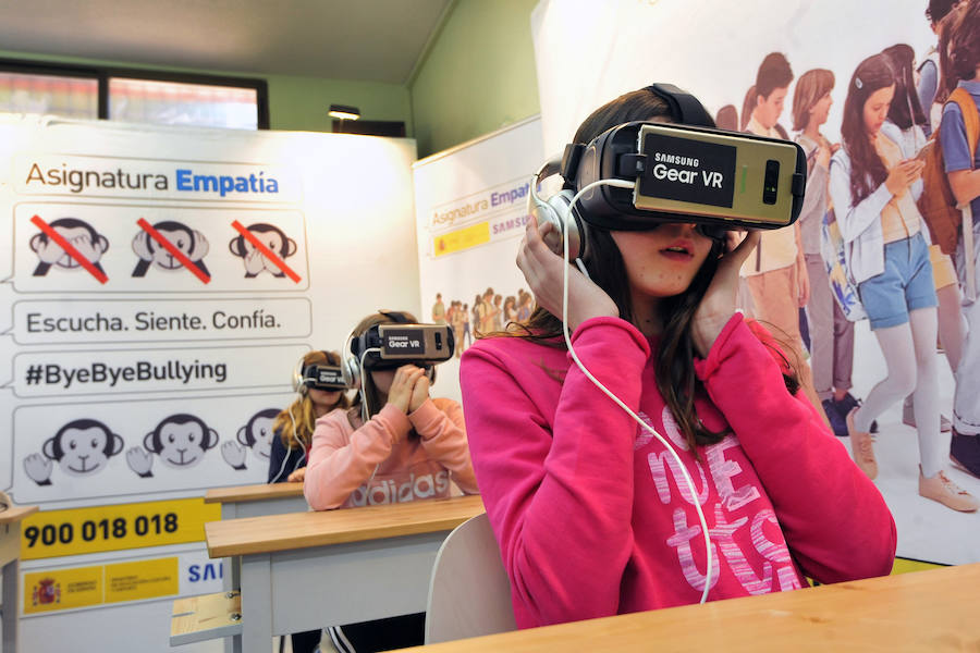 Casi 1.500 alumnos de la Región experimentan un caso de acoso escolar gracias a la realidad virtual