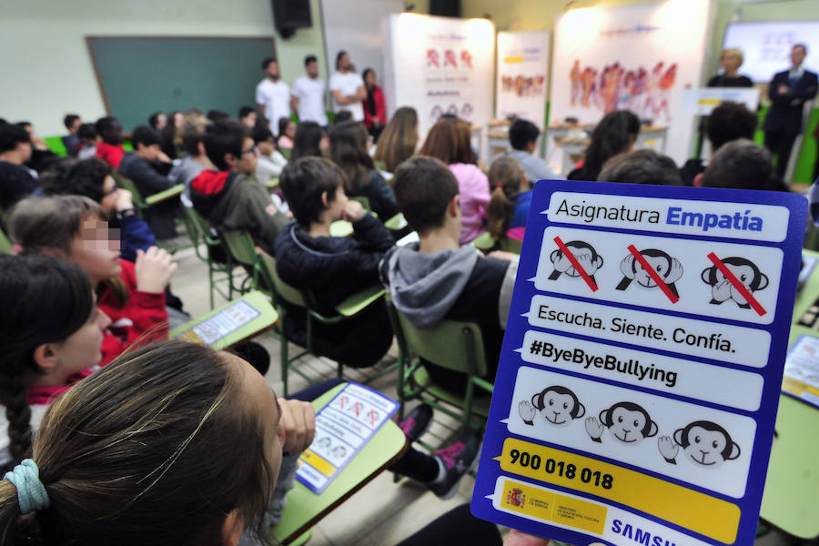Casi 1.500 alumnos de la Región experimentan un caso de acoso escolar gracias a la realidad virtual