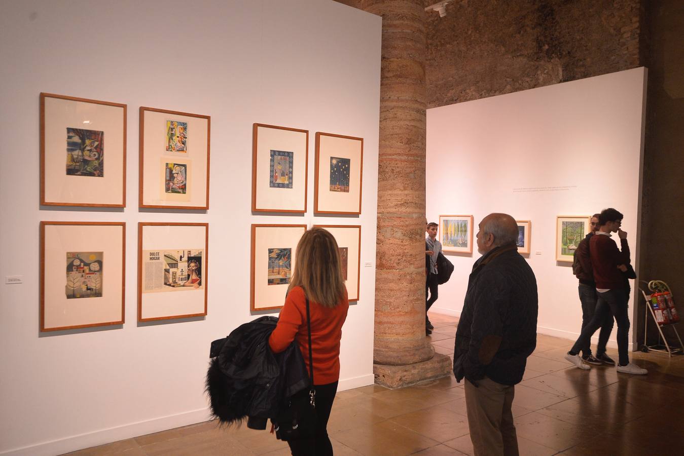 El Palacio Almudí de Murcia inauguró la exposición ‘Pintura ilustrada. Ilustración pintada’, que reúne por primera vez en la capital la obra de los hermanos José Francisco y Antonio Aguirre, destacados ilustradores y pintores murcianos.