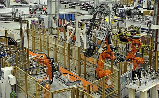 Robots en una cadena de montaje de vehículos.