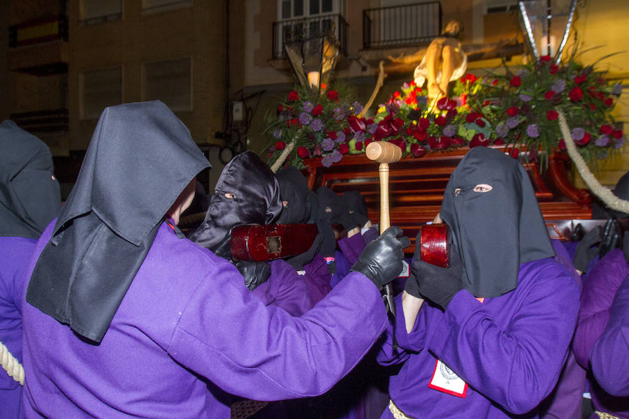 La primera procesión de España ha realizado estación penitencial en la iglesia de Santa María de Gracia, ante la imagen de la Virgen del Rosell, y en la basílica de la Caridad, ante la imagen de la actual Patrona 