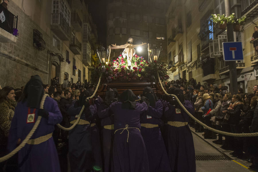 La primera procesión de España ha realizado estación penitencial en la iglesia de Santa María de Gracia, ante la imagen de la Virgen del Rosell, y en la basílica de la Caridad, ante la imagen de la actual Patrona 