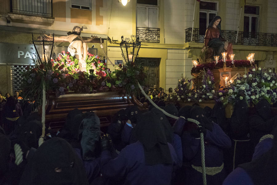 La primera procesión de España ha realizado estación penitencial en la iglesia de Santa María de Gracia, ante la imagen de la Virgen del Rosell, y en la basílica de la Caridad, ante la imagen de la actual Patrona 